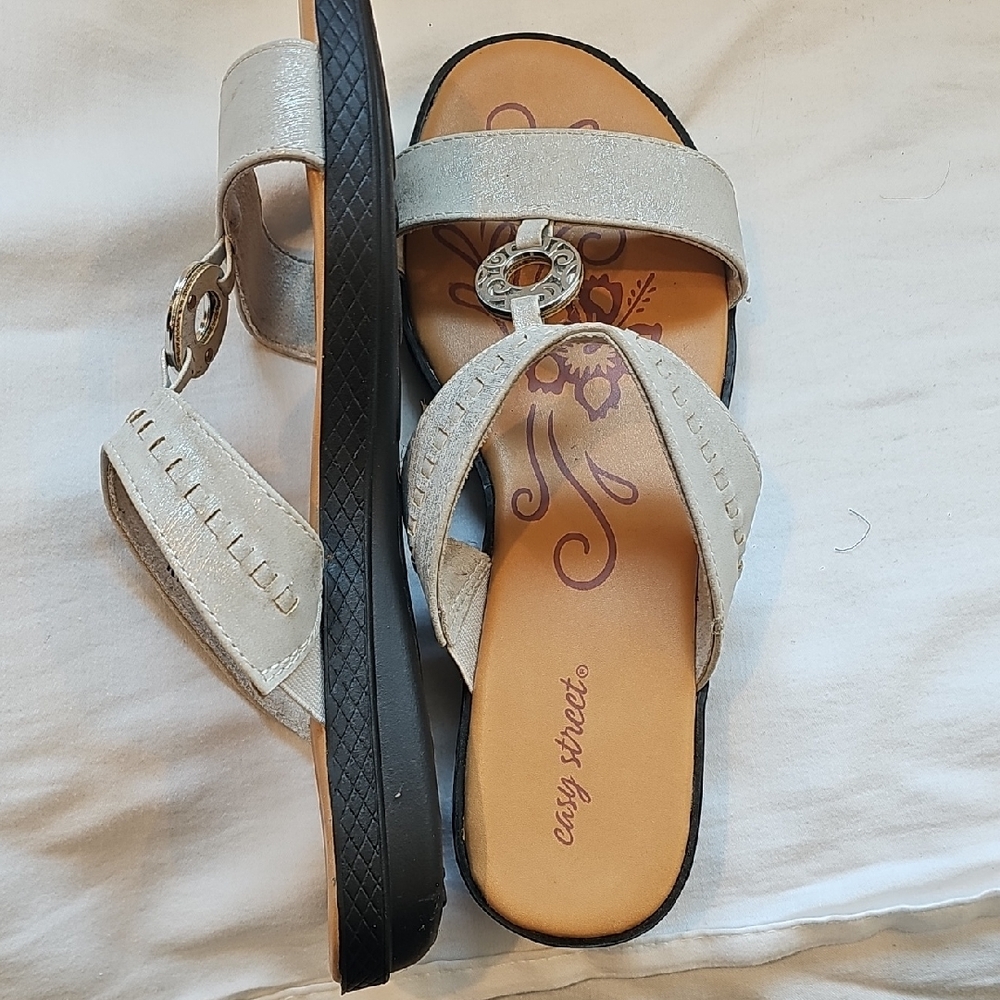 Easy Street Women's Metallic Sandals